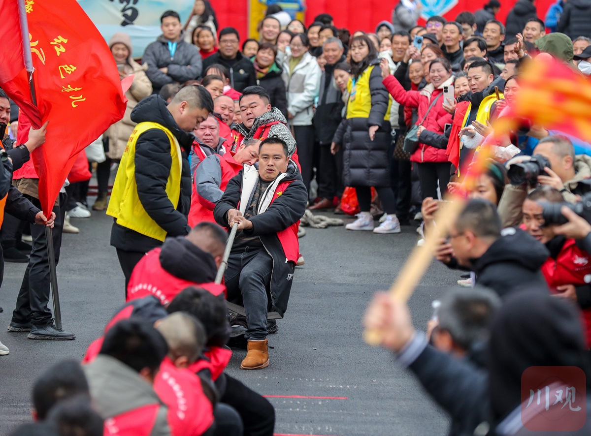包含乡村传统拔河比赛，传承民族体育文化的词条