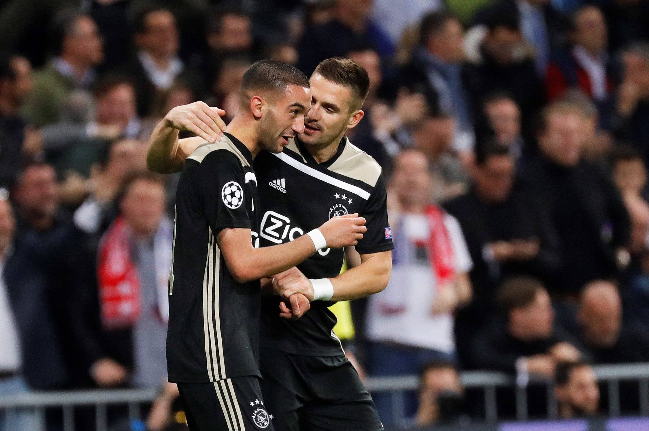 包含西甲激战，比分2-0，双核球员贡献大，比赛亮点：传球成功率高达90%的词条