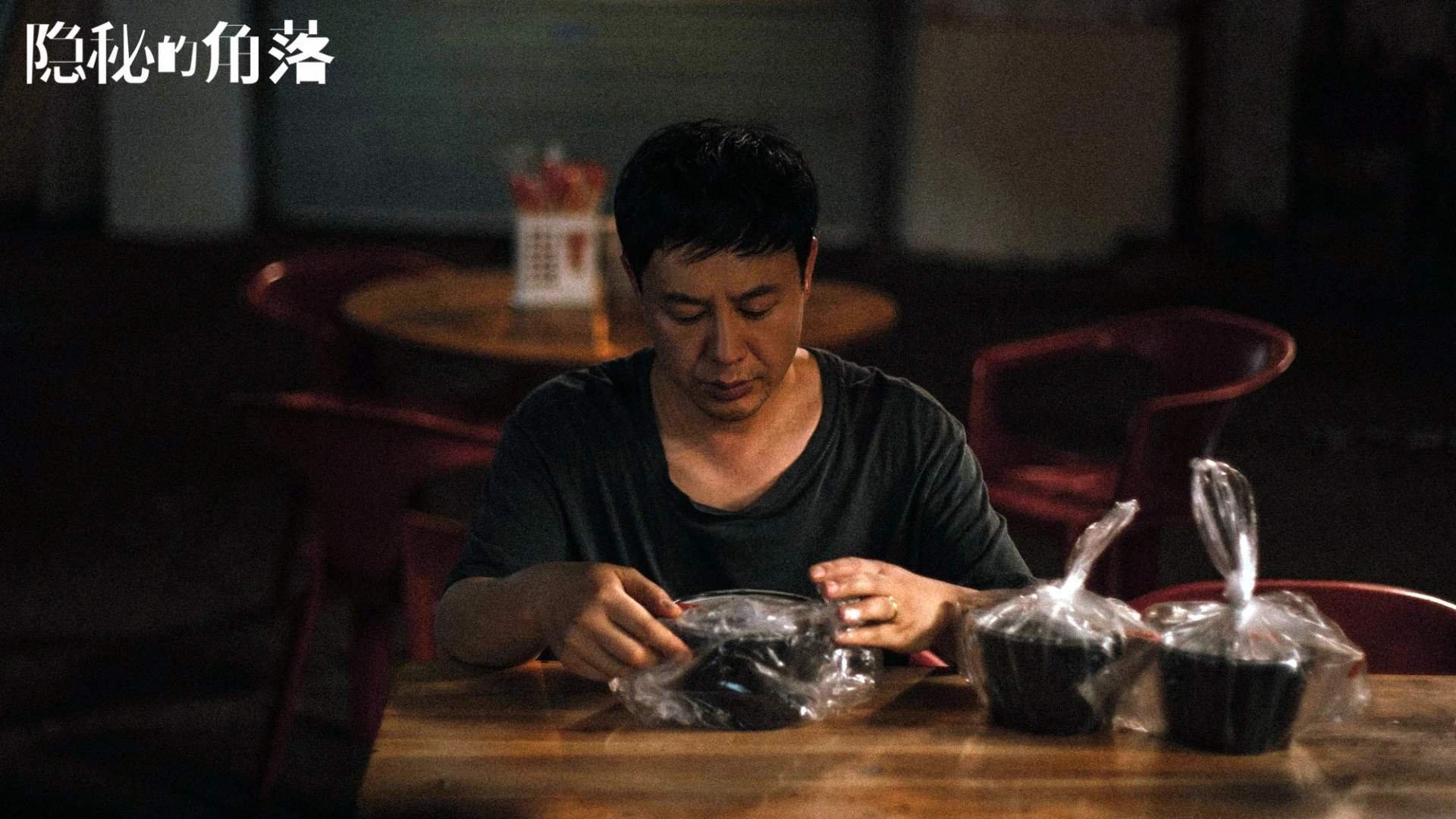 跳水选手姿态优美赢得掌声，跳水运动员精彩瞬间