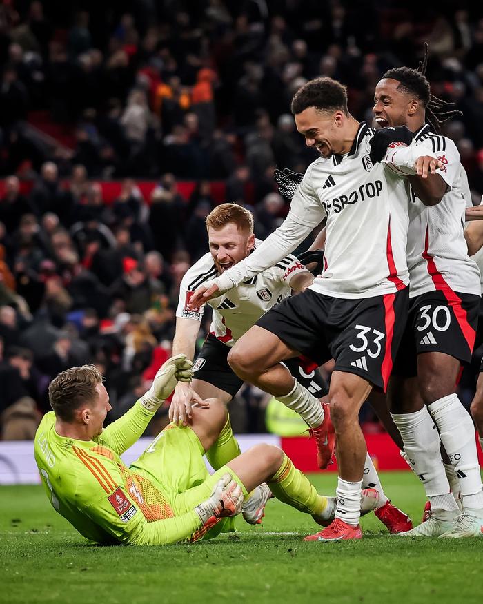 爱游戏体育:韩佳奇：在比赛中发挥出色，多次扑出关键球，成为球队守护神的简单介绍