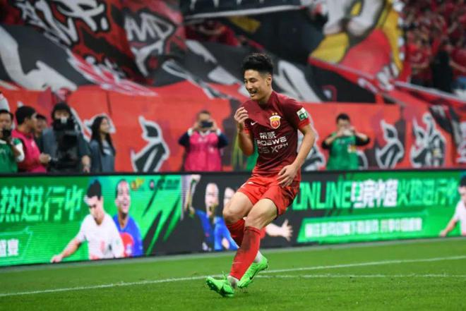 包含爱游戏体育:中国足球留洋球员：在欧洲联赛努力拼搏，展现中国球员风采的词条