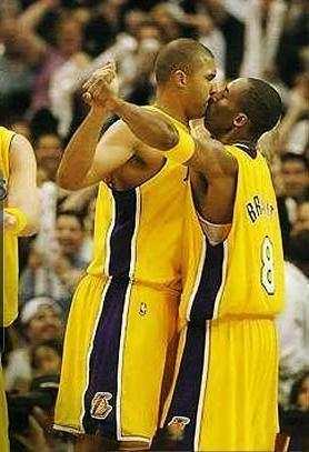 爱游戏体育：篮球球星的商业价值评估：如何实现商业价值与社会责任的平衡？的简单介绍