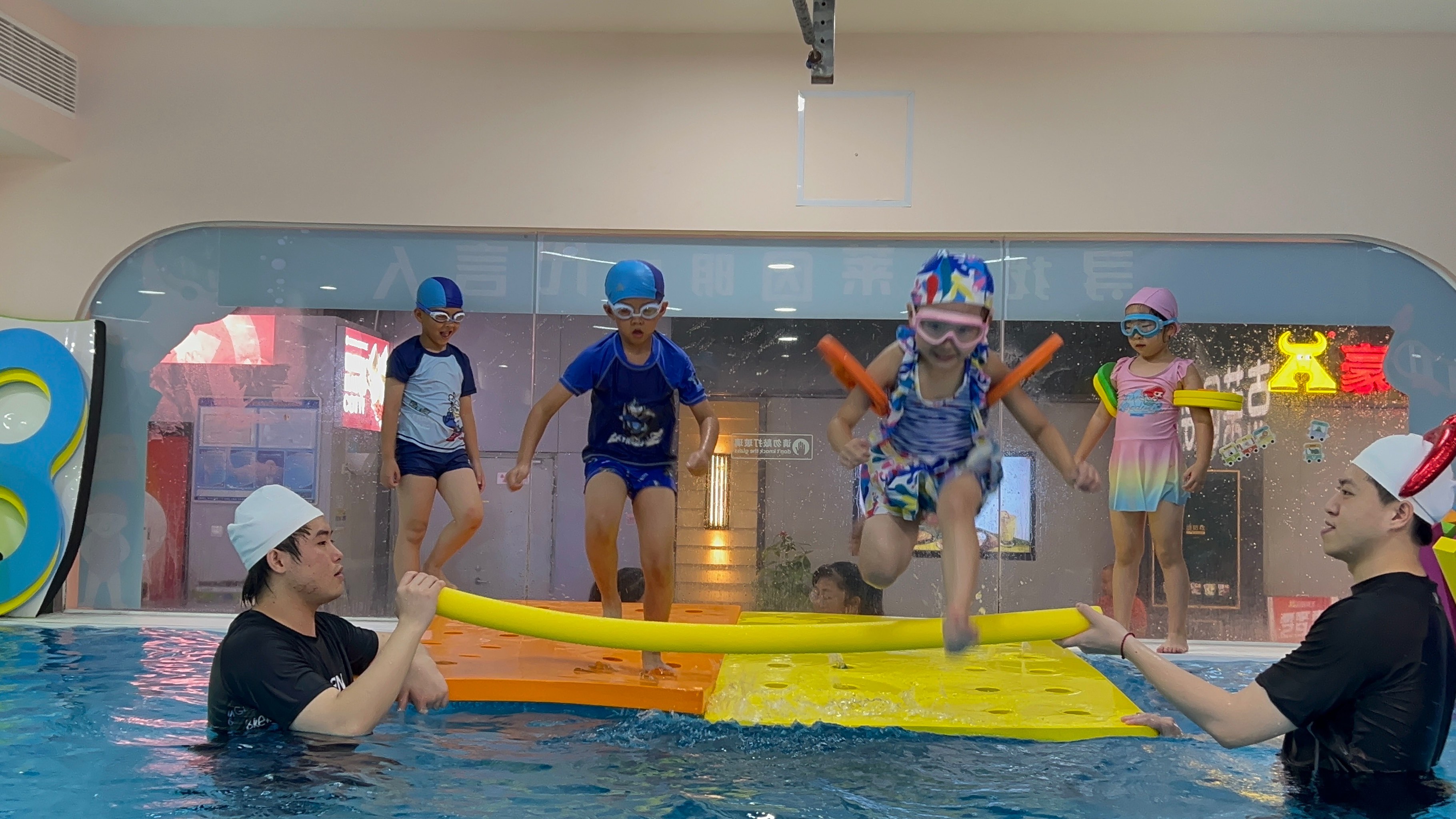 爱游戏体育:游泳训练方法，提升游泳技能的简单介绍