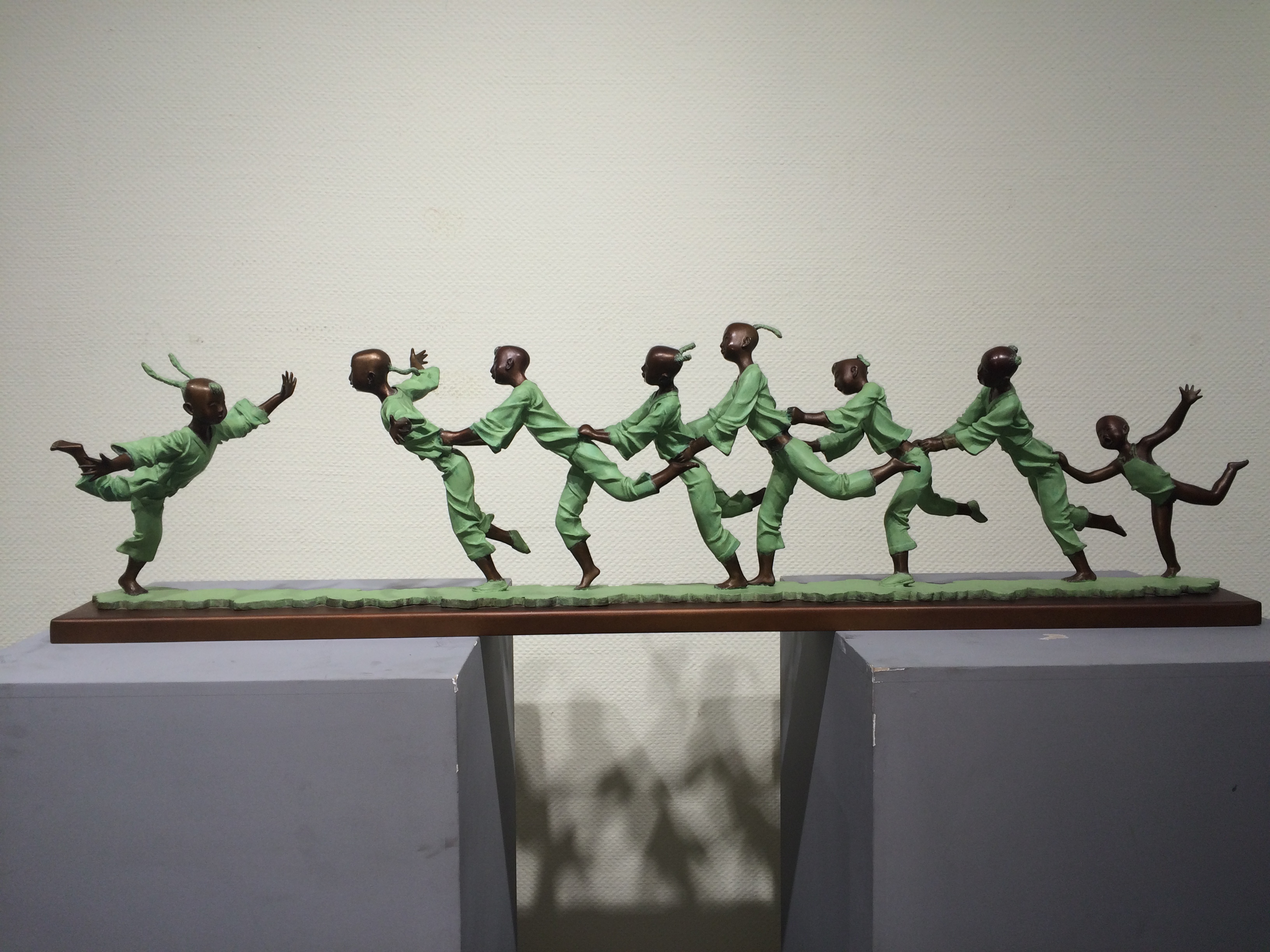 爱游戏体育：篮球主题的雕塑作品展：用雕塑的形式展现篮球的力量与美感的简单介绍