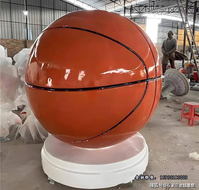 爱游戏体育：篮球主题的雕塑作品展：用雕塑的形式展现篮球的力量与美感的简单介绍