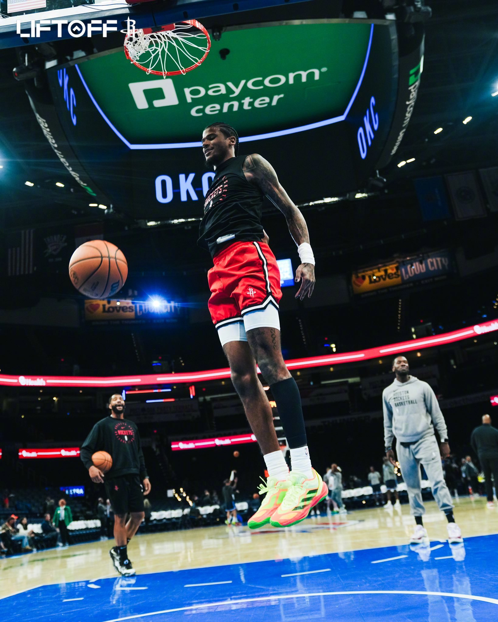 雷霆vs火箭：西部的强强对话的简单介绍