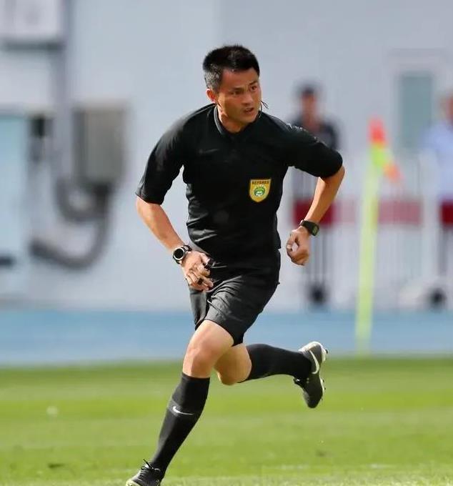 包含爱游戏体育:中超裁判“判罚尺度不一”,球迷:这裁判是“看心情执法”吗?的词条 包含爱游戏体育:中超裁判“判罚尺度不一”,球迷:这裁判是“看心情执法”吗?的词条