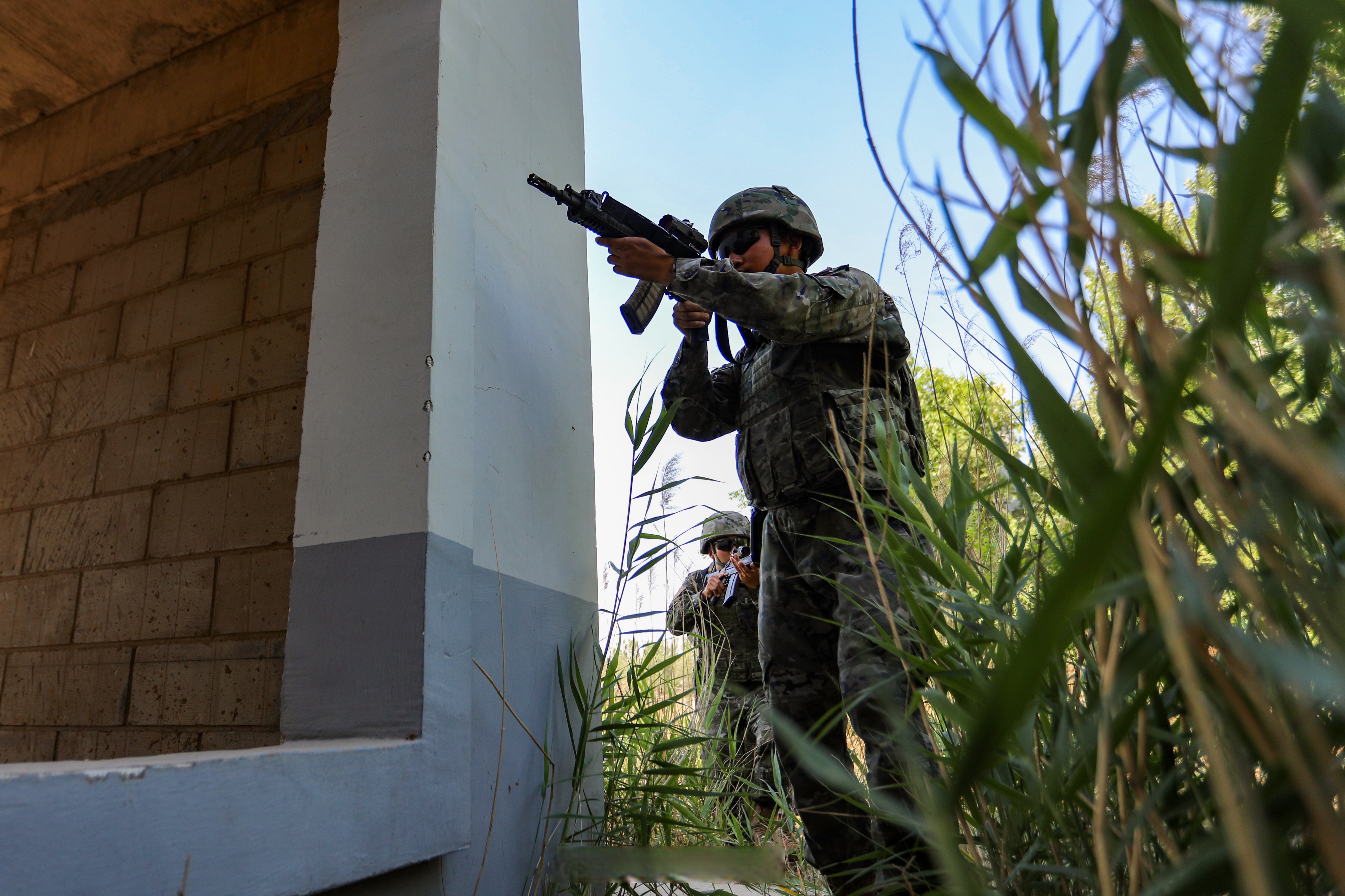 关于爱游戏体育:PUBGMobile战队间的战术较量，职业赛中的精彩瞬间的信息