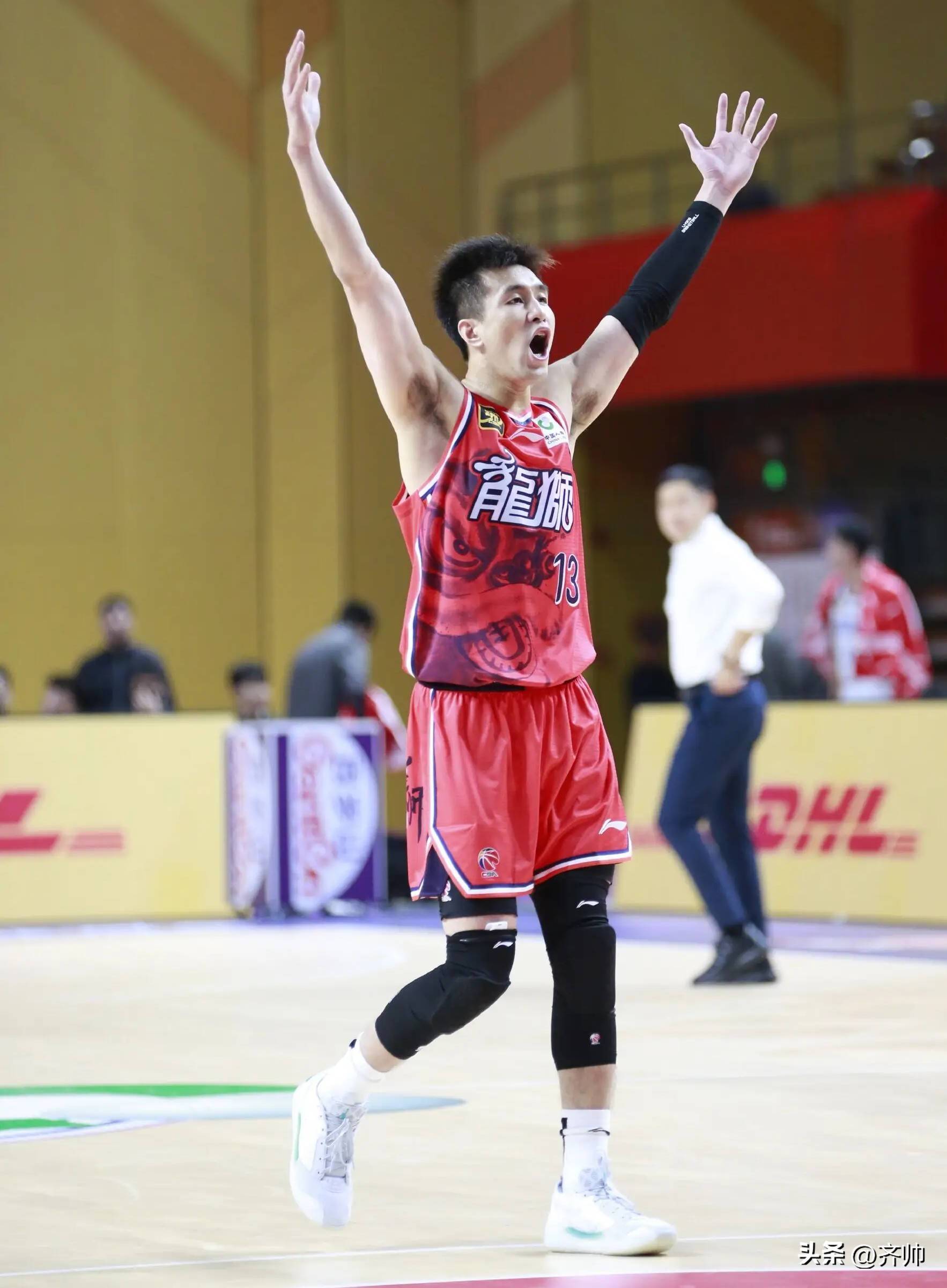 爱游戏下载-爱游戏体育：篮球球星的个人生活分享：家庭、爱好与社会责任的简单介绍