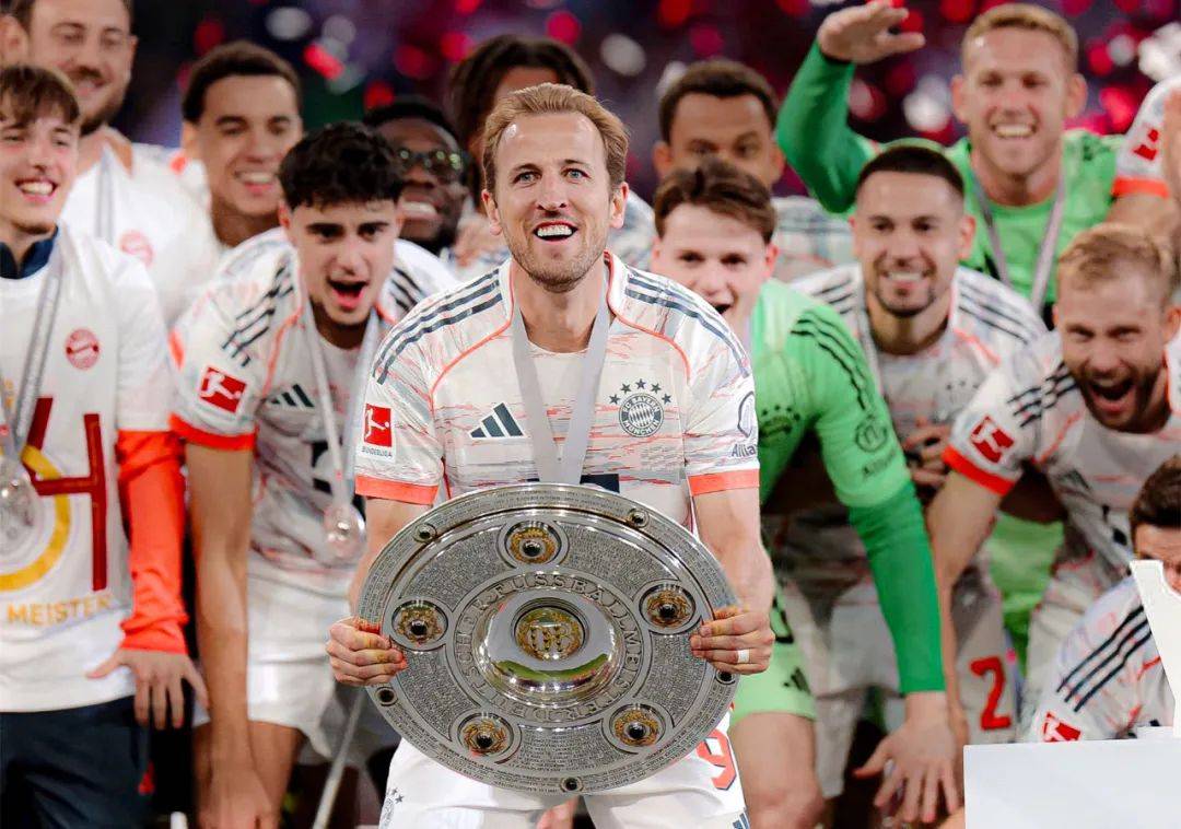 包含爱游戏体育:德甲球迷文化：活力与激情的结合的词条